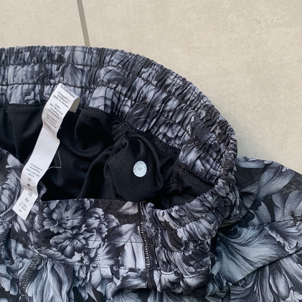 LULULEMON Hotty Hot Shorts  Night Garden Ice Grey Black Gray Floral 8 - Picture 8 of 8